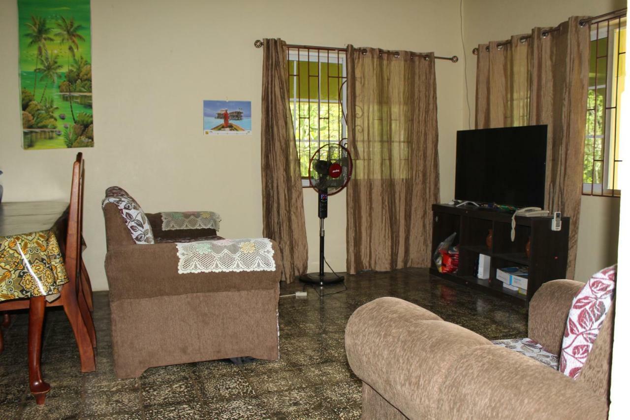 Ritashomeawayfromhome Ocho Rios Kültér fotó